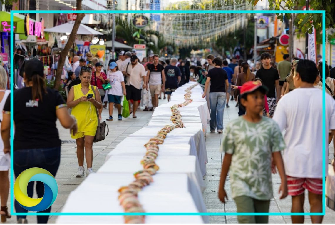 Con monumental rosca de 2.5 km celebran Día de Reyes en Playa del Carmen