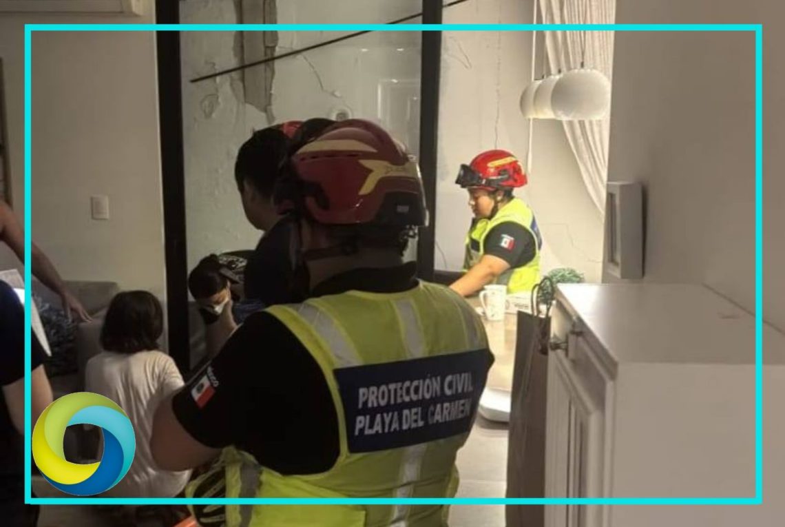 Atienden a lesionado por colapso de balcón en el centro de Playa del Carmen