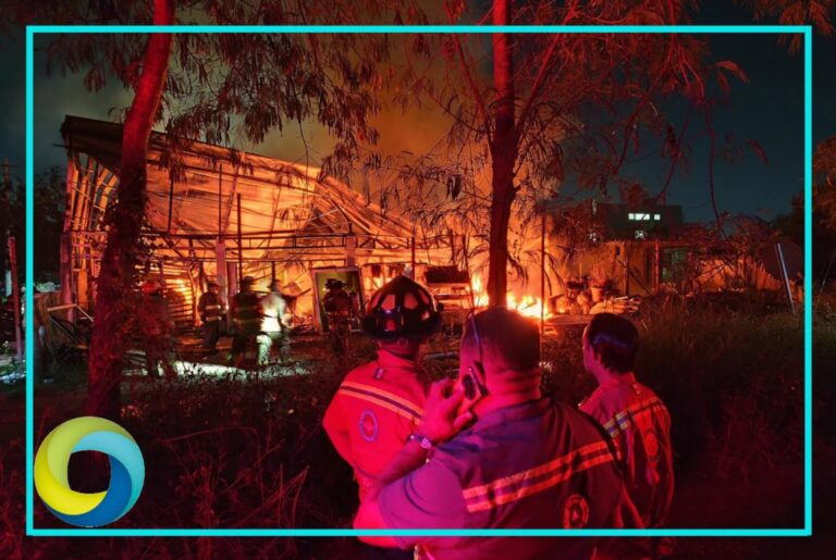 Incendio consume bazar hotelero en la SM 247 de Cancún