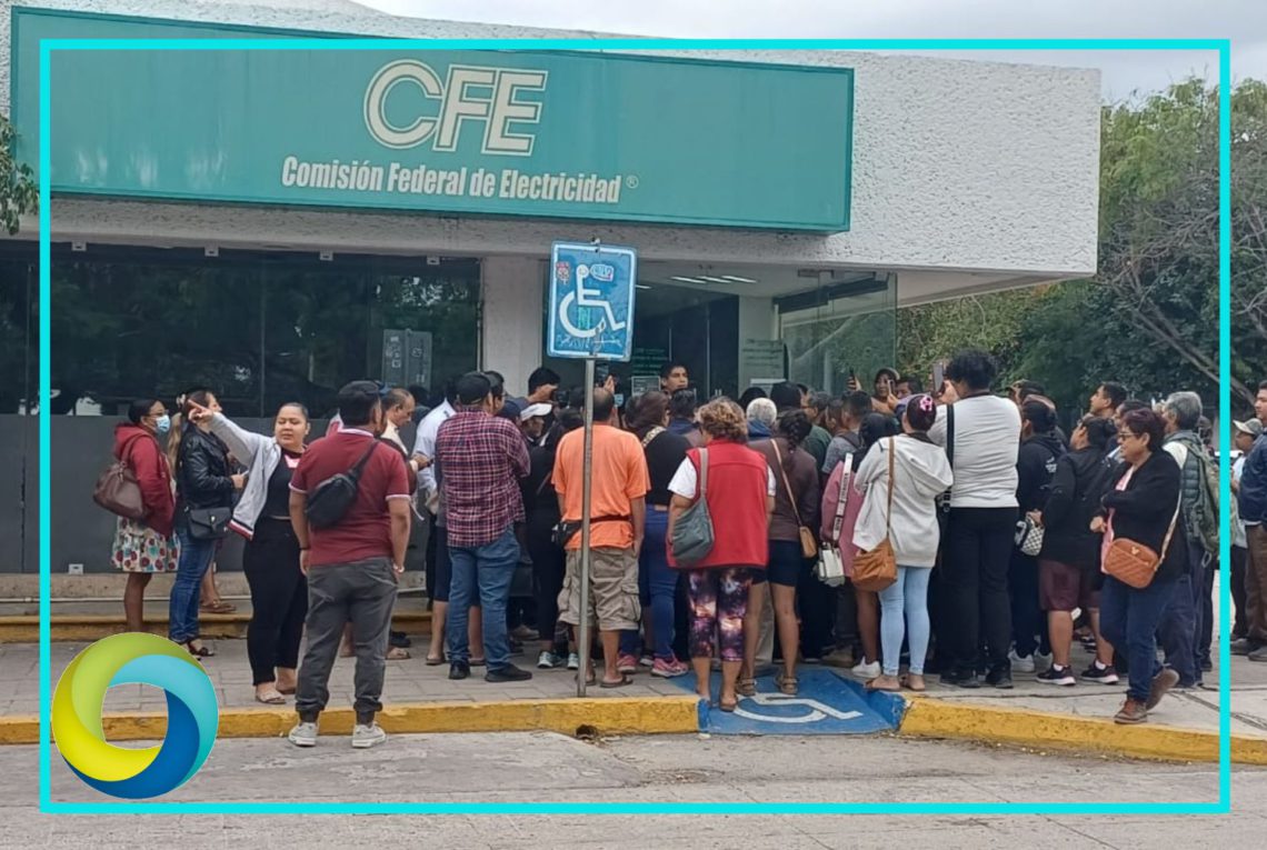 Protestan vecinos de Valle Verde ante la CFE por elevados cobros