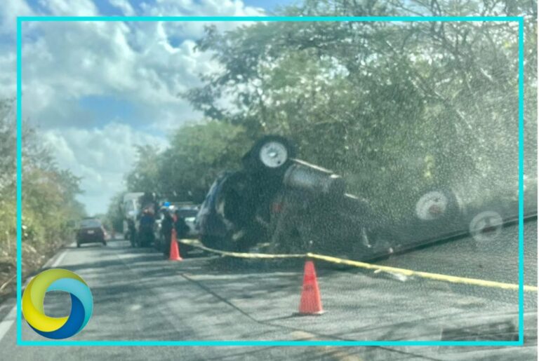 Muere trailero al volcar en carretera Cancún-Mérida