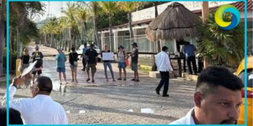Protestan habitantes de Mahahual en terminal de cruceros por fallas en infraestructura