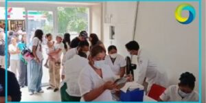 Inicia campaña de vacunación en Playa del Carmen con alta afluencia